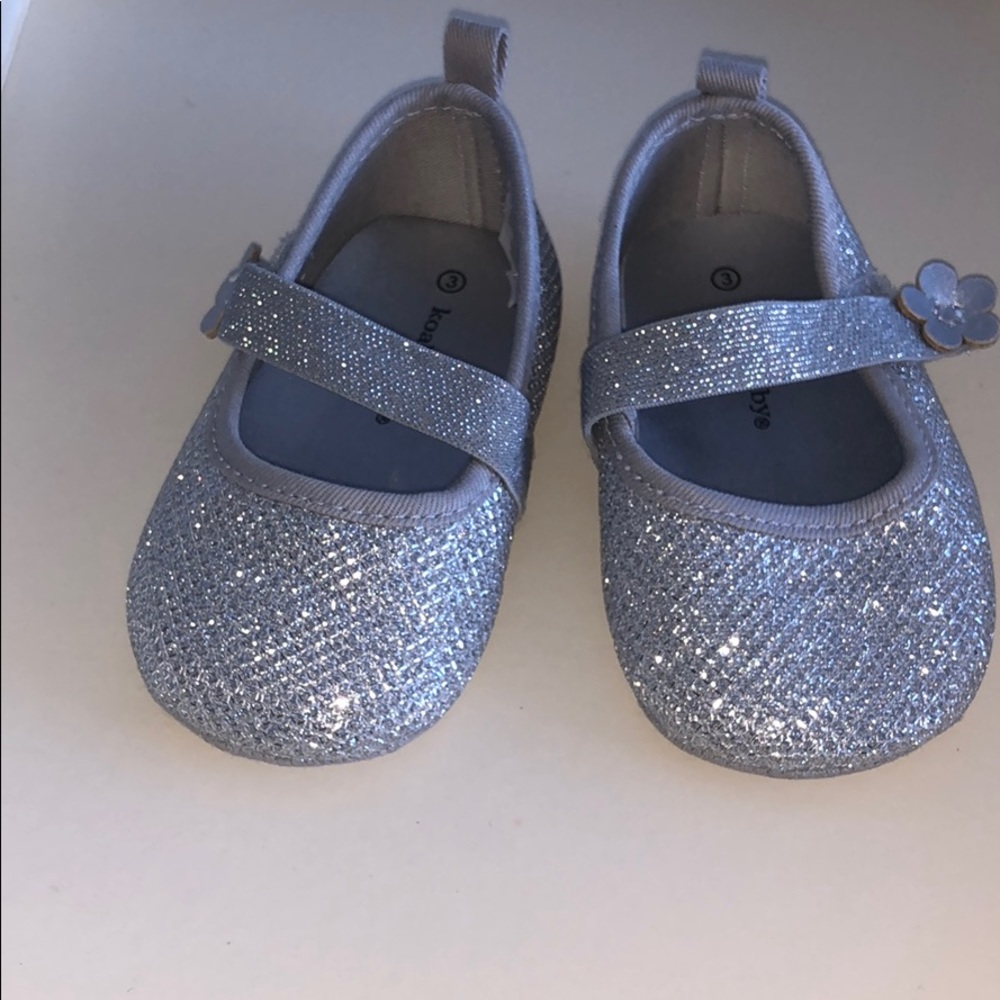 Silver dressy sandals with flower strap baby girls